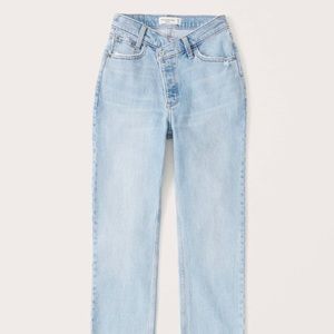 Abercrombie & Fitch - Curve Love High Rise Dad Jeans, NWT! Medium wash.